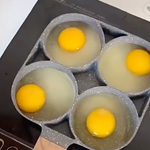 SARTÉN PARA HUEVOS DE CUATRO TAZAS